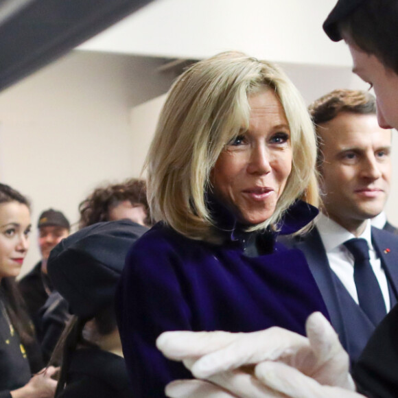Le président Emmanuel Macron et sa femme Brigitte lors de l'inauguration du Café Joyeux, le cinquième, sur l'avenue des Champs-Elysée à Paris le 9 mars 2020. © Stéphane Lemouton / Bestimage
