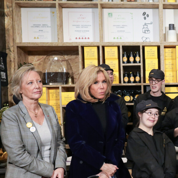 Sophie Cluzel, secrétaire d'état chargée des personnes handicapées - Le président Emmanuel Macron et sa femme Brigitte lors de l'inauguration du Café Joyeux, le cinquième, sur l'avenue des Champs-Elysée à Paris le 9 mars 2020.© Stéphane Lemouton / Bestimage