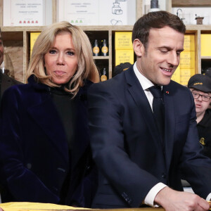 Sophie Cluzel, secrétaire d'état chargée des personnes handicapées - Le président Emmanuel Macron et sa femme Brigitte lors de l'inauguration du Café Joyeux, le cinquième, sur l'avenue des Champs-Elysée à Paris le 9 mars 2020. © Stéphane Lemouton / Bestimage