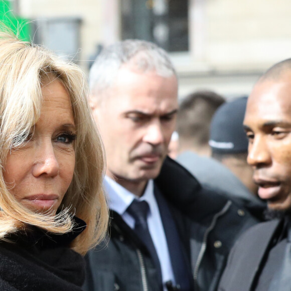 Brigitte Macron sur l'avenue des Champs-Elysée à Paris le 9 mars 2020. © Stéphane Lemouton / Bestimage