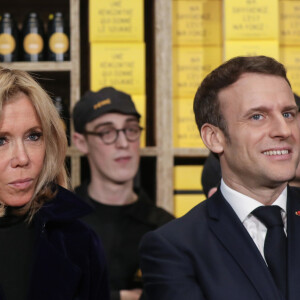 Le président Emmanuel Macron et sa femme Brigitte sur l'avenue des Champs-Elysée à Paris le 9 mars 2020. © Stéphane Lemouton / Bestimage