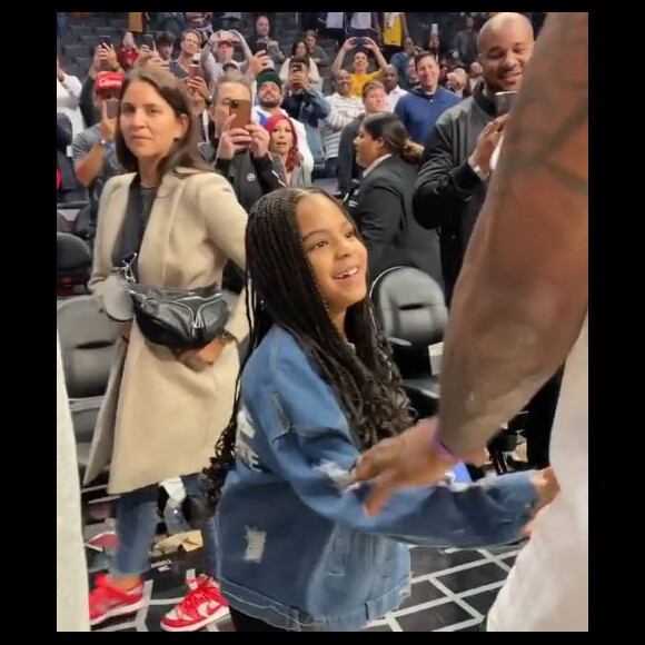 Jay-Z, sa fille Blue Ivy et LeBron James à l'issue du match de NBA Los Angeles Clippers - Los Angeles Lakers au Staples Center. Le 8 mars 2020.