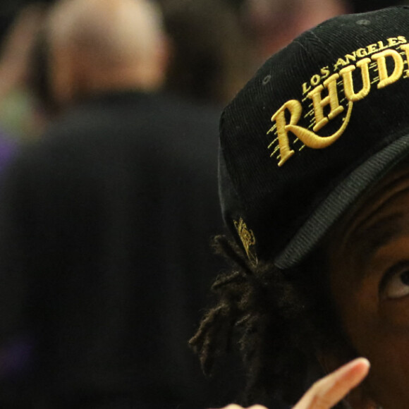 Jay-Z et sa fille Blue Ivy Carter assistent au match de NBA Los Angeles Clippers - Los Angeles Lakers au Staples Center. Los Angeles, le 8 mars 2020.