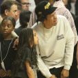 Jay-Z et sa fille Blue Ivy Carter assistent au match de NBA Los Angeles Clippers - Los Angeles Lakers au Staples Center. Los Angeles, le 8 mars 2020.