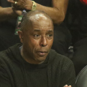 Jay-Z et sa fille Blue Ivy Carter assistent au match de NBA Los Angeles Clippers - Los Angeles Lakers au Staples Center. Los Angeles, le 8 mars 2020.