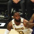 LeBron James (en maillot blanc) lors du match de NBA Los Angeles Clippers - Los Angeles Lakers au Staples Center. Los Angeles, le 8 mars 2020.