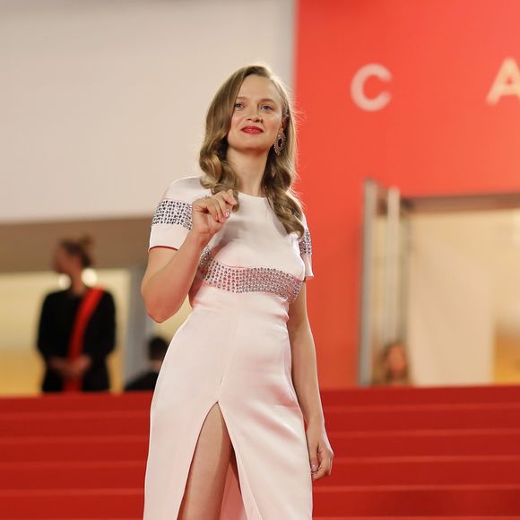 Sara Forestier - Montée des marches du film "Mektoub, my love : Intermezzo" lors du 72ème Festival International du Film de Cannes, le 23 mai 2019 © Giancarlo Gorassini / Bestimage