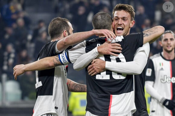 La Juventus Turin a annoncé que son défenseur, Daniele Rugani, avait été testé positif au coronavirus Juventus le 11 mars 2020.