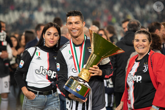 Cristiano Ronaldo, sa compagne Georgina Rodriguez et sa mère Maria Dolores dos Santos Aveiro - C. Ronaldo fête en famille le titre de champion d'Italie avec son équipe la Juventus de Turin à Turin le 19 Mai 2019.