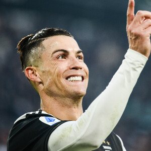 Cristiano Ronaldo lors du match du championnat d'Italie de football Serie A, opposant la Juventus de Turin au Cagliari Calcio Calcio au stade Allianz à Turin, Italie, le 6 janvier 2020.