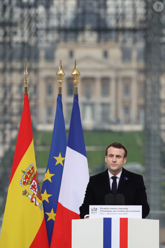 Le président Emmanuel Macron lors de la cérémonie à l'occasion de la première journée nationale d'hommage aux victimes du terrorisme sur l'Esplanade du Trocadero à Paris le 11 mars 2020. © Stéphane Lemouton / Bestimage
