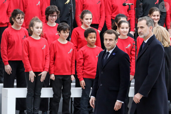 Le président Emmanuel Macron, le roi Felipe VI d'Espagne lors de la cérémonie à l'occasion de la première journée nationale d'hommage aux victimes du terrorisme sur l'Esplanade du Trocadero à Paris le 11 mars 2020. © Stéphane Lemouton / Bestimage