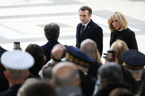 Le président Emmanuel Macron, la première dame Brigitte Macron lors de la cérémonie à l'occasion de la première journée nationale d'hommage aux victimes du terrorisme sur l'Esplanade du Trocadero à Paris le 11 mars 2020. © Stéphane Lemouton / Bestimage