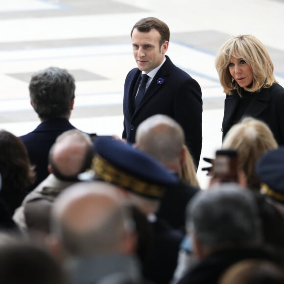 Le président Emmanuel Macron, la première dame Brigitte Macron lors de la cérémonie à l'occasion de la première journée nationale d'hommage aux victimes du terrorisme sur l'Esplanade du Trocadero à Paris le 11 mars 2020. © Stéphane Lemouton / Bestimage