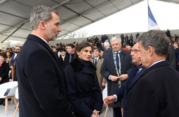 Le roi Felipe VI d'Espagne, la reine Letizia, Didier Reynders commissaire européen à la justice, François Hollande, Nicolas Sarkozy lors de la cérémonie à l'occasion de la première journée nationale d'hommage aux victimes du terrorisme sur l'Esplanade du Trocadero à Paris le 11 mars 2020. © Jacques Witt / Pool / Bestimage