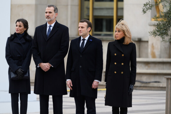 La reine Letizia, le roi Felipe VI d'Espagne, le président Emmanuel Macron, la première dame Brigitte Macron lors de la cérémonie à l'occasion de la première journée nationale d'hommage aux victimes du terrorisme sur l'Esplanade du Trocadero à Paris le 11 mars 2020. © Jacques Witt / Pool / Bestimage