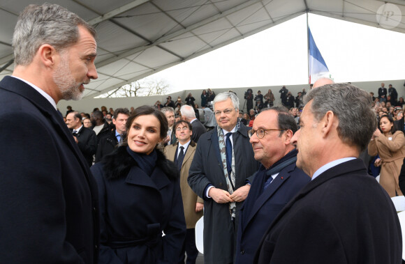 Le roi Felipe VI d'Espagne, la reine Letizia, Didier Reynders commissaire européen à la justice, François Hollande, Nicolas Sarkozy lors de la cérémonie à l'occasion de la première journée nationale d'hommage aux victimes du terrorisme sur l'Esplanade du Trocadero à Paris le 11 mars 2020. © Jacques Witt / Pool / Bestimage