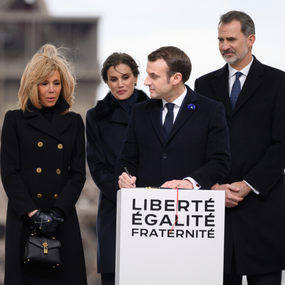 La reine Letizia d'Espagne, le roi Felipe VI, le président Emmanuel Macron, la première dame Brigitte Macron lors de la cérémonie à l'occasion de la première journée nationale d'hommage aux victimes du terrorisme sur l'Esplanade du Trocadero à Paris le 11 mars 2020. © Jacques Witt / Pool / Bestimage