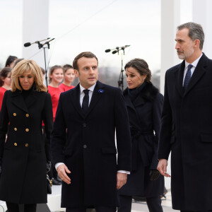 La première dame Brigitte Macron, le président Emmanuel Macron, la reine Letizia, le roi Felipe VI d'Espagne lors de la cérémonie à l'occasion de la première journée nationale d'hommage aux victimes du terrorisme sur l'Esplanade du Trocadero à Paris le 11 mars 2020. © Jacques Witt / Pool / Bestimage