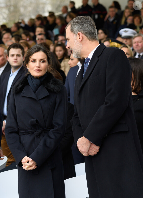 La reine Letizia, le roi Felipe VI d'Espagne lors de la cérémonie à l'occasion de la première journée nationale d'hommage aux victimes du terrorisme sur l'Esplanade du Trocadero à Paris le 11 mars 2020. © Jacques Witt / Pool / Bestimage