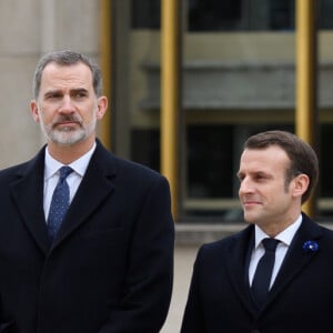 La reine Letizia, le roi Felipe VI d'Espagne, le président Emmanuel Macron, la première dame Brigitte Macron lors de la cérémonie à l'occasion de la première journée nationale d'hommage aux victimes du terrorisme sur l'Esplanade du Trocadero à Paris le 11 mars 2020. © Jacques Witt / Pool / Bestimage