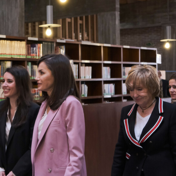 La reine Letizia d'Espagne et la ministre Irene Montero lors d'une réunion de travail avec APRAMP (Association pour la prévention, la réiserisation et les soins des femmes protestantes) à Madrid, Espagne, le 6 mars 2020. © Antonio Navia/Panoramic/Bestimage