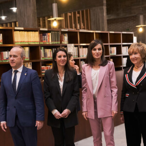 La reine Letizia d'Espagne et la ministre Irene Montero lors d'une réunion de travail avec APRAMP (Association pour la prévention, la réiserisation et les soins des femmes protestantes) à Madrid, Espagne, le 6 mars 2020. © Antonio Navia/Panoramic/Bestimage