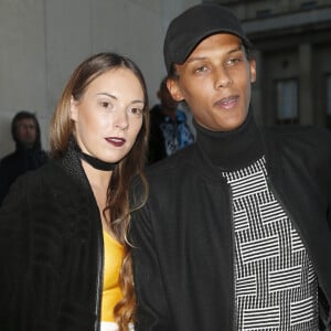 Le chanteur Stromae et sa femme Coralie Barbier - Défilé de mode "Kenzo" collection prêt-à-porter Printemps-Eté 2017 lors de la Fashion Week de Paris à la Cité de l'architecture et du patrimoine au Trocadéro à Paris, France, le 4 octobre 2016. © Christophe Aubert via Bestimage