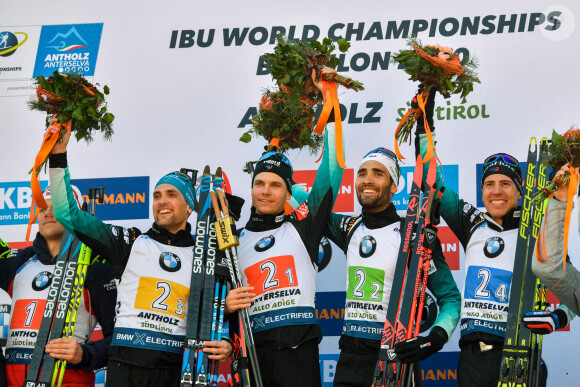 Simon Desthieux, Emilien Jacquelin, Martin Fourcade et Quentin Fillon-Maillet champions du monde du relais de biathlon le 22 février 2020 à Antholz (Italie).