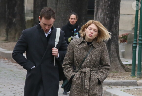 Léa Seydoux et son compagnon André Meyer - Obsèques du metteur en scène Luc Bondy au cimetière du Père Lachaise à Paris. Le 10 décembre 2015