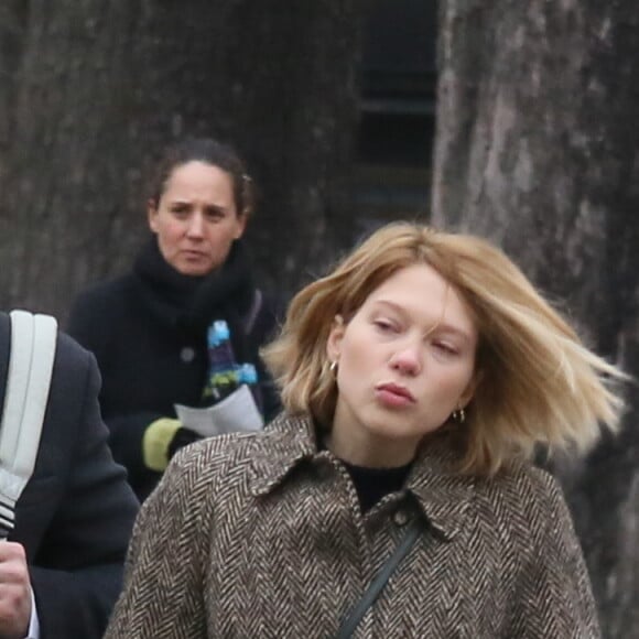 Léa Seydoux et son compagnon André Meyer - Obsèques du metteur en scène Luc Bondy au cimetière du Père Lachaise à Paris. Le 10 décembre 2015