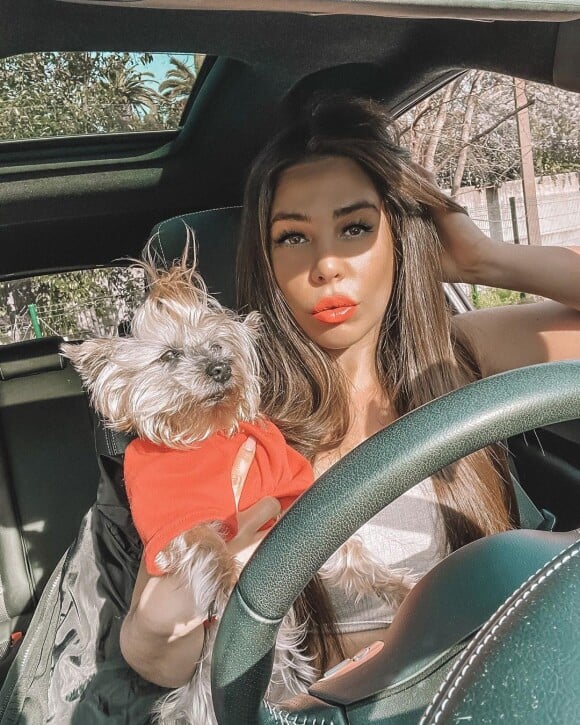 Kim Glow avec son chien sur Instagram, le 31 janvier 2020