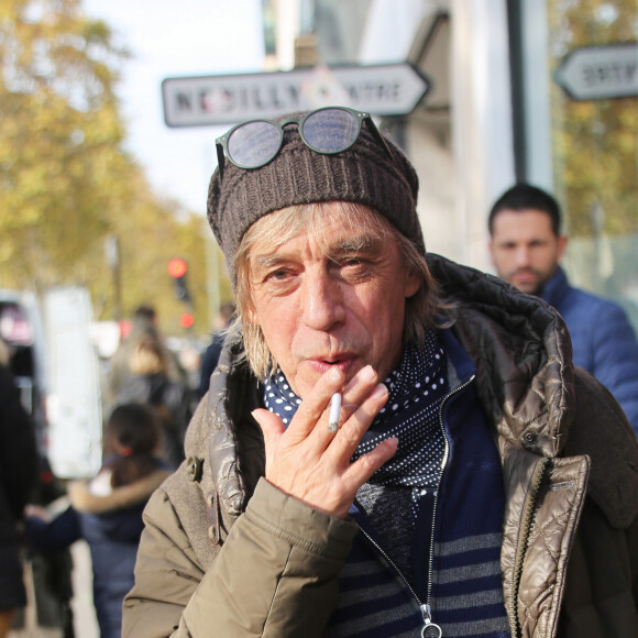 Jean-Louis Aubert arrive dans les studios RTL à Paris, le 20 novembre 2019. © Jonathan Rebboah / Panoramic / Bestimage