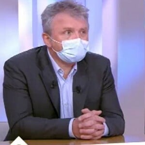 Un médecin invité sur le plateau de "C à vous", mercredi 18 mars 2020, sur France 5