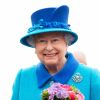 Info du 21 mars 2020 - Un employé de Buckingham Palace testé positif au Coronavirus alors que la reine était toujours à Londres La reine Elisabeth II d'Angleterre et le prince Philip, duc d'Edimbourg, visitent la compagnie "Princes Gate Spring Water" à Pembroke. Le 29 avril 2014.