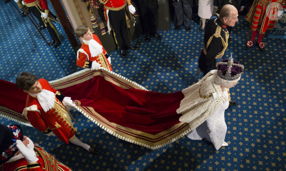Info du 21 mars 2020 - Un employé de Buckingham Palace testé positif au Coronavirus alors que la reine était toujours à Londres La reine Elisabeth II d'Angleterre et le prince Philip, duc d'Edimbourg - La famille royale d'Angleterre assiste à l'ouverture du parlement au palais de Westminster à Londres. Le 4 juin 2014