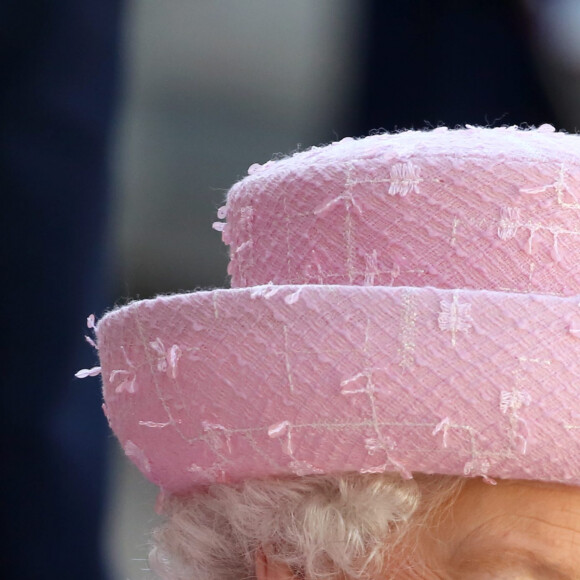 Info du 21 mars 2020 - Un employé de Buckingham Palace testé positif au Coronavirus alors que la reine était toujours à Londres Le président français, François Hollande, arrive au palais de l'Elysée en compagnie de la reine Elisabeth II d'Angleterre et le prince Philip, duc d'Edimbourg, pour un entretien, à l'occasion des commémorations du 70ème anniversaire du débarquement. Le 5 juin 2014