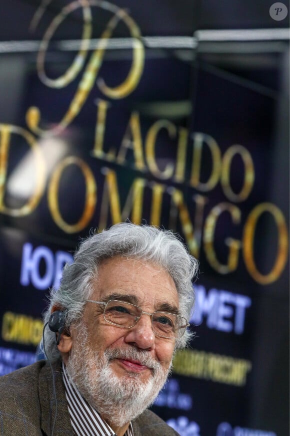 Placido Domingo donne une conférence de presse avant un concert au Crocus City Hall à Moscou le 15 octobre 2019. L'artiste lyrique a annoncé le 22 mars 2020 être atteint du coronavirus après avoir été testé positif au Covid-19.