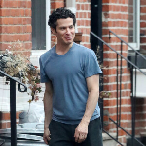 Exclusif - Michelle Williams (enceinte) et son compagnon Thomas Kail à New York, le 14 mars 2020.