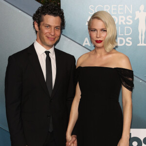 Michelle Williams enceinte et son fiancé Thomas Kail - 26ème cérémonie annuelle des "Screen Actors Guild Awards" ("SAG Awards") au "Shrine Auditorium" à Los Angeles, le 19 janvier 2020.