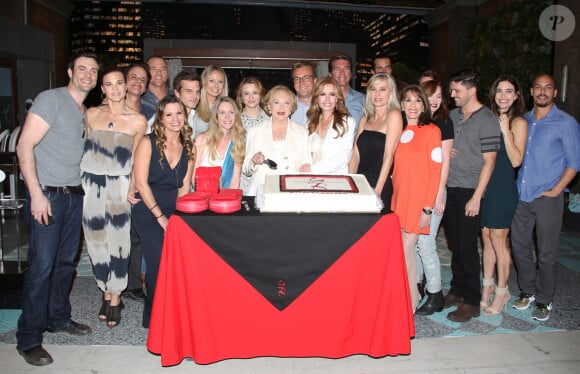 Christian LeBlanc, Gina Tognoni, Daniel Goddard, Greg Rikaart, Kate Linder, Tracey E. Bregman, Amelia Heinle, Hunter King, Lee Phillip Bell (productrice et créatrice de la série) et sa fille Lauralee Bell, Doug Davidson, Eileen Davidson - 42ème anniversaire de la série Américaine "Les Feux de l'Amour" (The Young and the Restless) à Los Angeles, le 26 mars 2015.