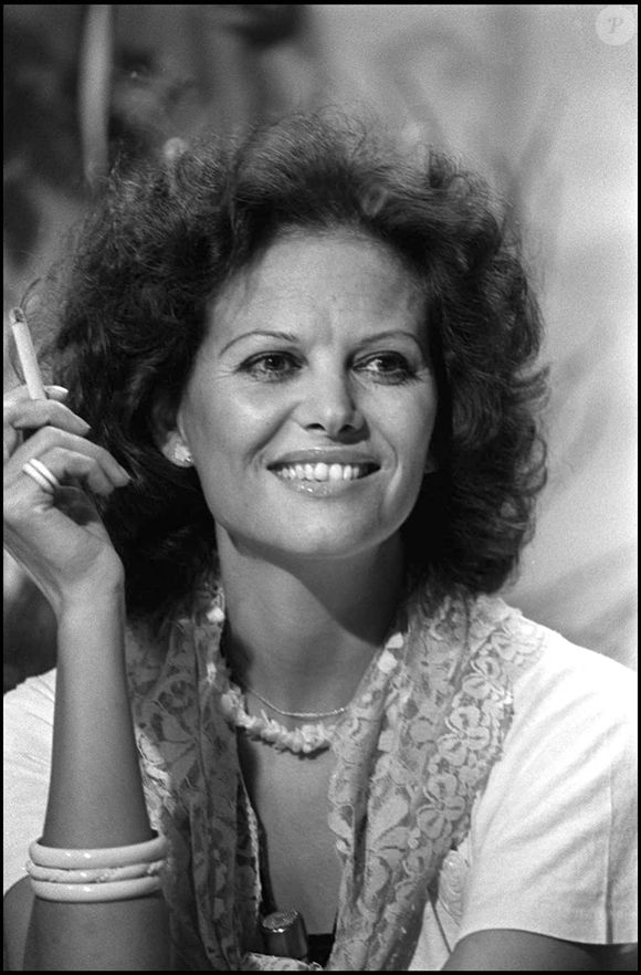 Claudia Cardinale invitée sur la chaîne télévisée Antenne 2. Le 21 avril 1978.