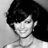 Elle est morte à Nemours, près de Paris, auprès de ses enfants.
Archives - Claudia Cardinale - Silver Mask Awards à Rome. Le 5 mai 1967.