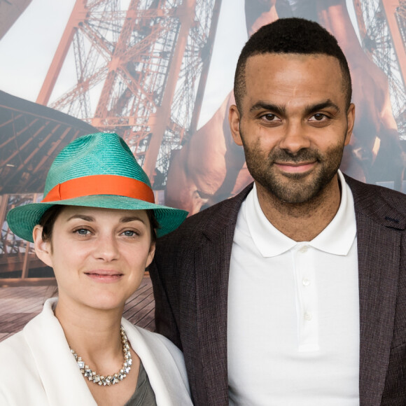 Exclusif - Marion Cotillard, Tony Parker et sa femme Axelle Francine - People lors du Longines Paris Eiffel Jumping au Champ-de-Mars à Paris, le 5 juillet 2015.