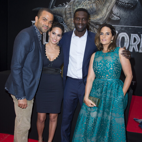 Tony Parker et sa femme Axelle Francine, Omar Sy et sa femme Hélène Sy (boucles d'oreilles Messika) - Première du film "Jurassic World" à l'Ugc Normandie à Paris le 29 mai 2015.