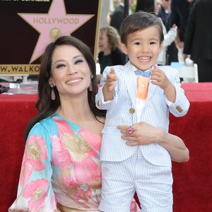 Lucy Liu et son fils Rockwell Lloyd - Lucy Liu reçoit son étoile sur le Walk Of Fame dans le quartier de Hollywood à Los Angeles. Le 1er mai 2019.