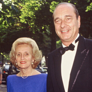 Archives - Jacques Chirac et son épouse Bernadette arrivent au restaurant Laurent pour le dîner donné en l'honneur du président américain Ronald Reagan. Paris. Le 15 juin 1989
