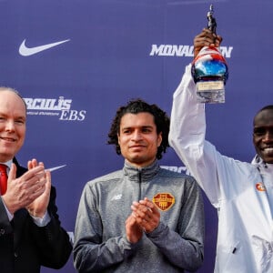 Le prince Albert II de Monaco, Joshua Cheptegei (Ougandais, record du monde du 5km 12 mins et 51s), - Remises des prix du 5km Herculis lors de la compétition de course à pied "Monaco Run" à Monaco, le 16 février 2020. © Claudia Albuquerque / Bestimage