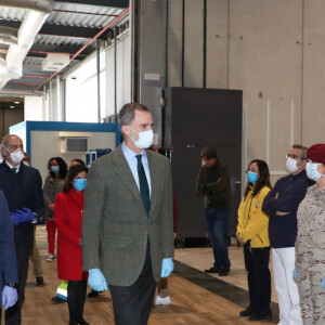 Le roi Felipe VI et la reine Letizia d'Espagne ont visité le 26 mars 2020 un hôpital de campagne installé au Palais des Congrès de Madrid (IFEMA) pour répondre à la crise sanitaire du coronavirus.