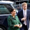 Meghan Markle (enceinte) et le prince Harry, duc de Sussex, assistent à une activité jeunesse le Jour du Commonwealth à la Maison du Canada le 11 mars 2019 à Londres. L'ensemble Erdem de la duchesse est estimé à 3800 euros.